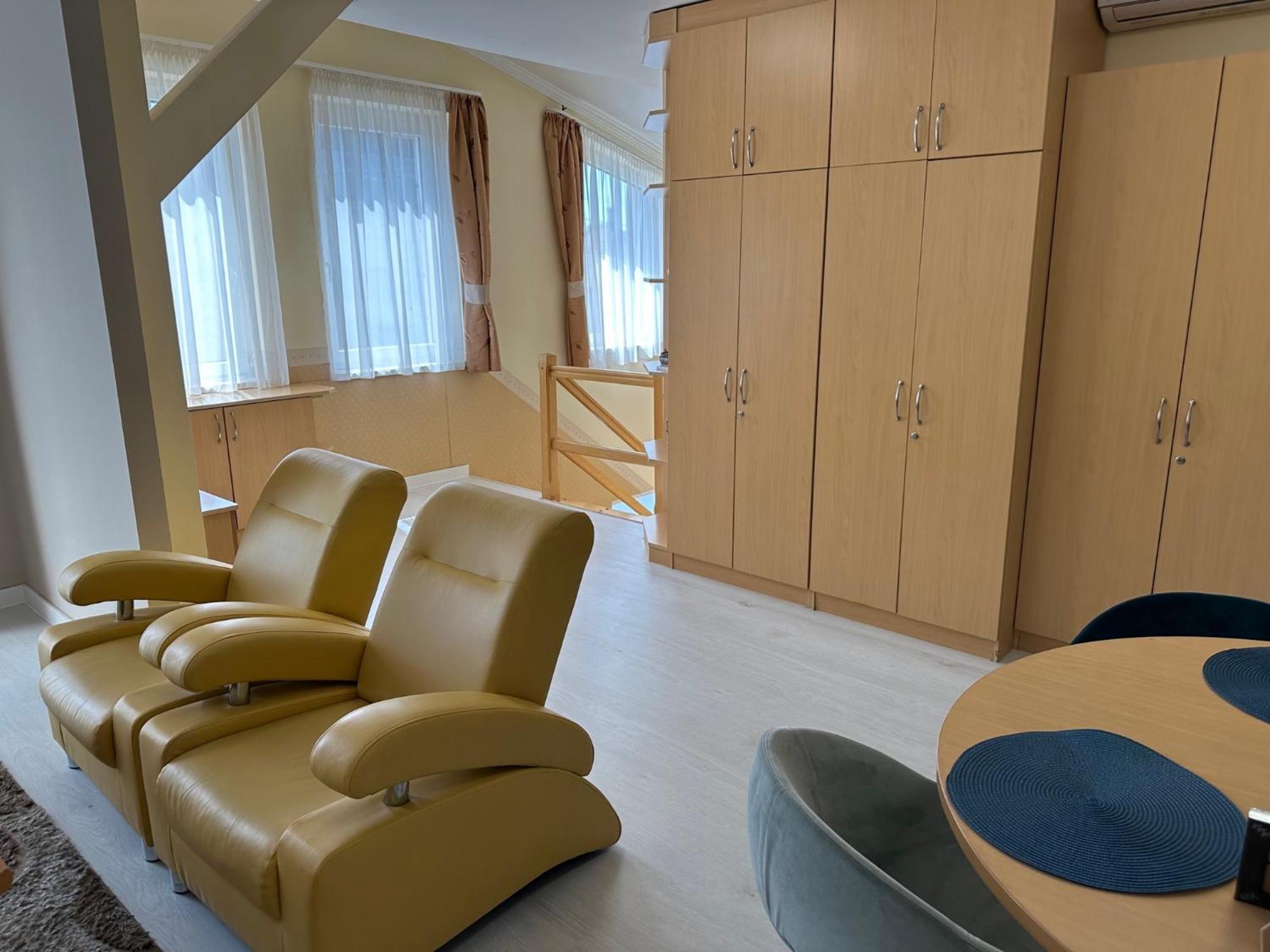 Hotel Forras Komárom エクステリア 写真