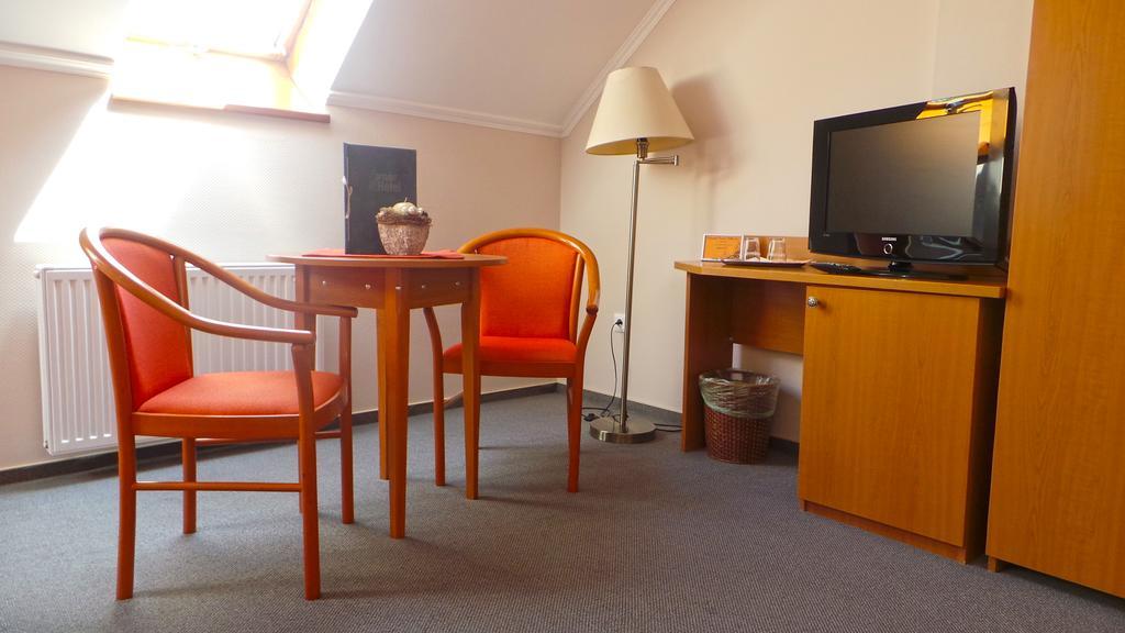 Hotel Forras Komárom エクステリア 写真