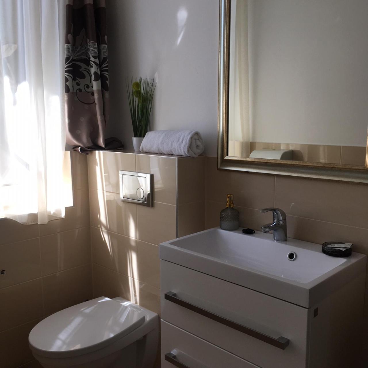 Hotel Forras Komárom エクステリア 写真