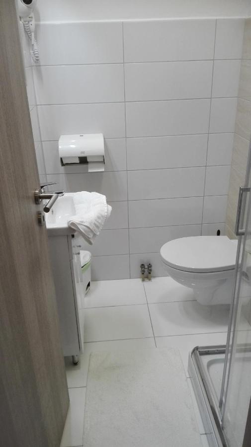 Hotel Forras Komárom エクステリア 写真